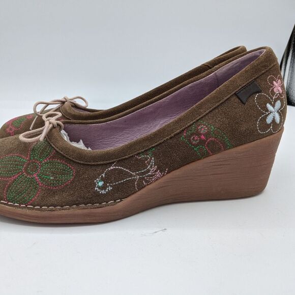 Camper "Twins" Brown Suede Embroidered Closed Toe Wedges - Picture 9 of 13